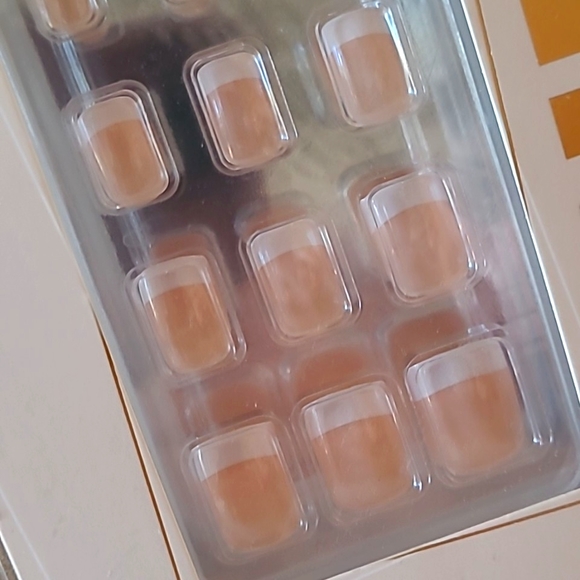 Style Essentials Press On Nails - Picture 5 of 10